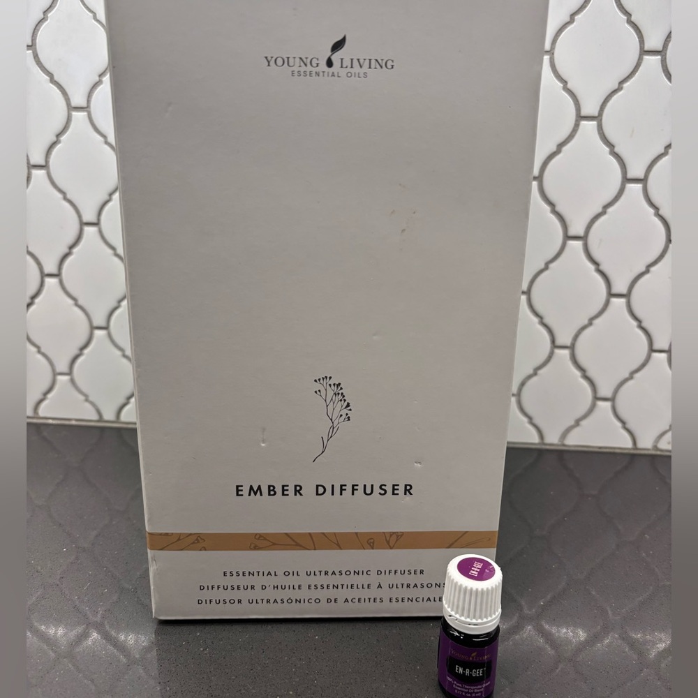Young‎ Living Ember Diffuser + En-R-Gee Oil